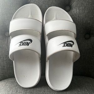 Women’s size 9 Nike Revive Foam Slides